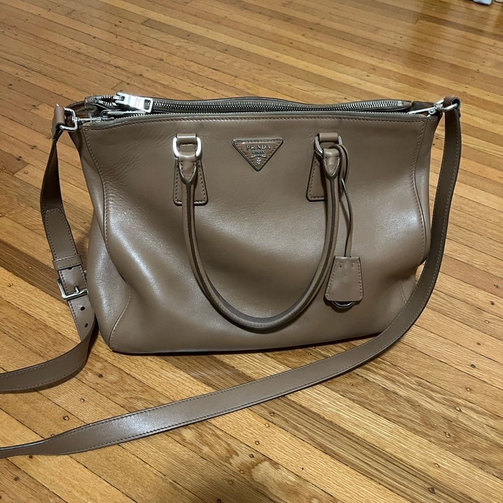 Pre Loved Prada City Calf Twin Pocket Tote